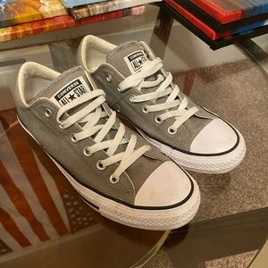 Women’s size 9 converse